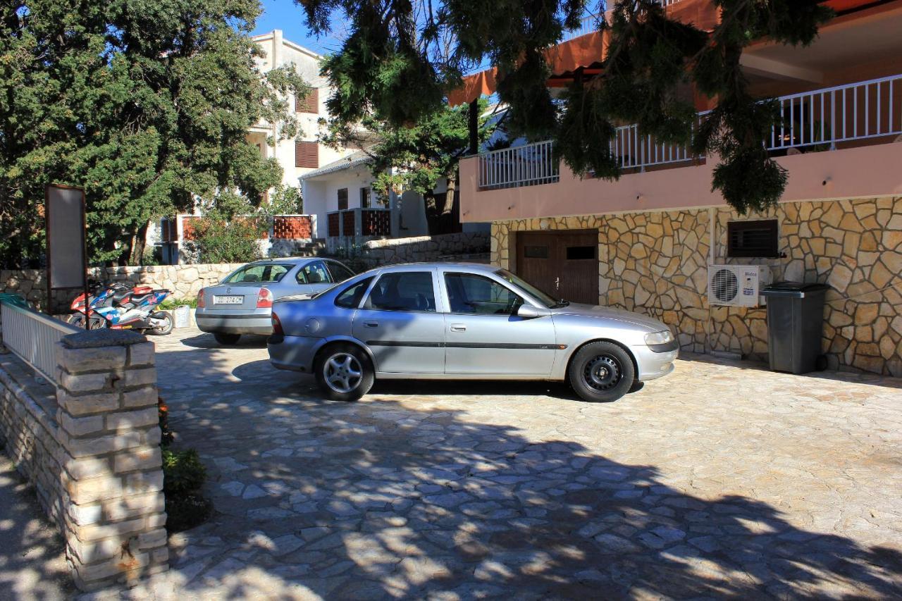 Apartments And Rooms By The Sea Mandre, Pag - 3557 Kolan Εξωτερικό φωτογραφία