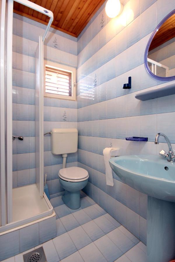 Apartments And Rooms By The Sea Mandre, Pag - 3557 Kolan Εξωτερικό φωτογραφία
