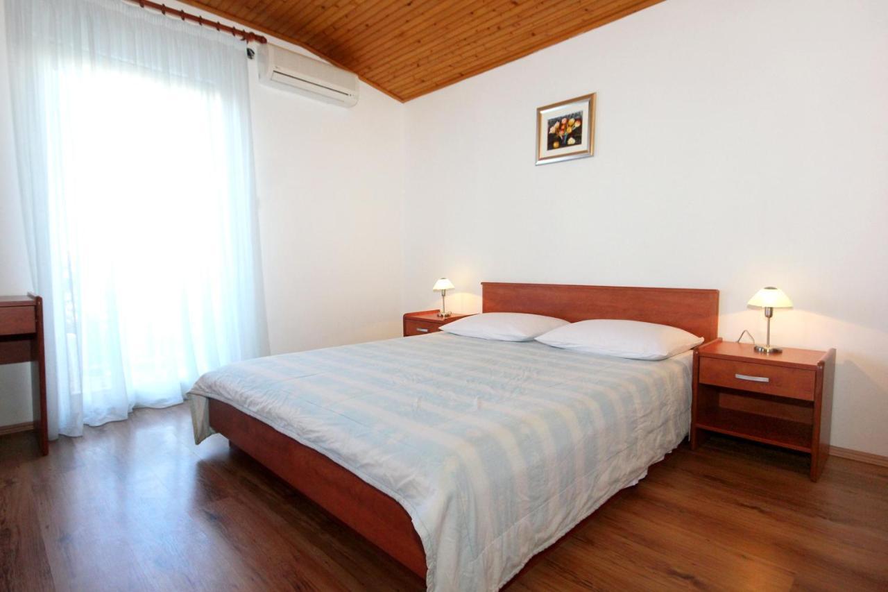 Apartments And Rooms By The Sea Mandre, Pag - 3557 Kolan Εξωτερικό φωτογραφία