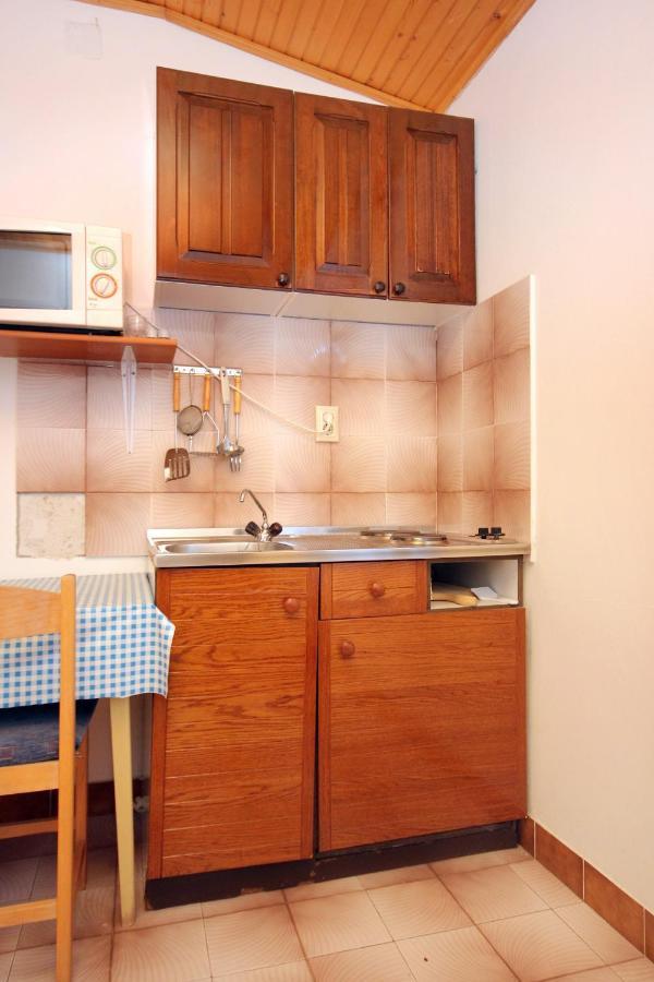 Apartments And Rooms By The Sea Mandre, Pag - 3557 Kolan Εξωτερικό φωτογραφία