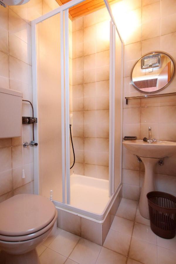 Apartments And Rooms By The Sea Mandre, Pag - 3557 Kolan Εξωτερικό φωτογραφία